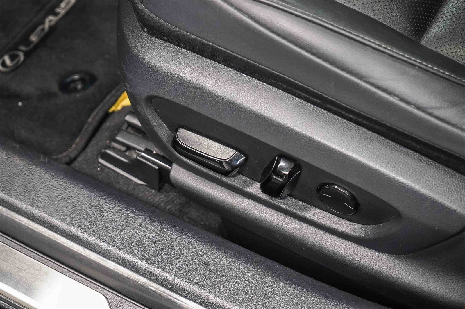 Thumbnail: 2023 Lexus ES - 23