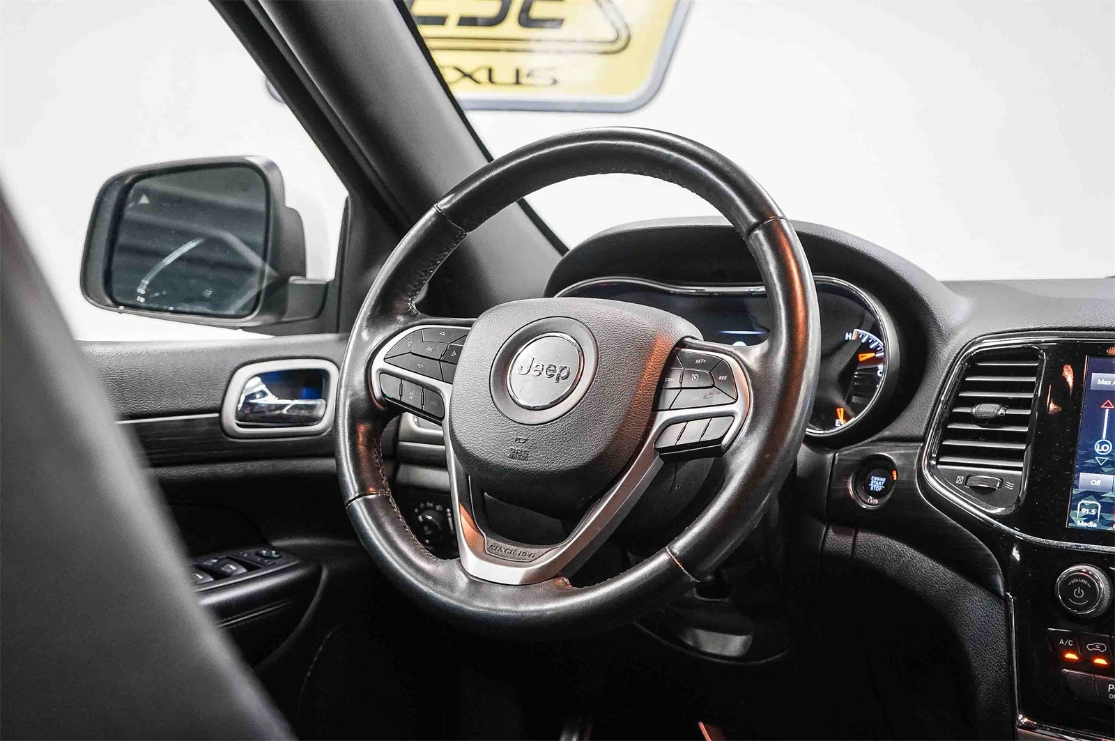 Thumbnail: 2022 Jeep Grand Cherokee - 15