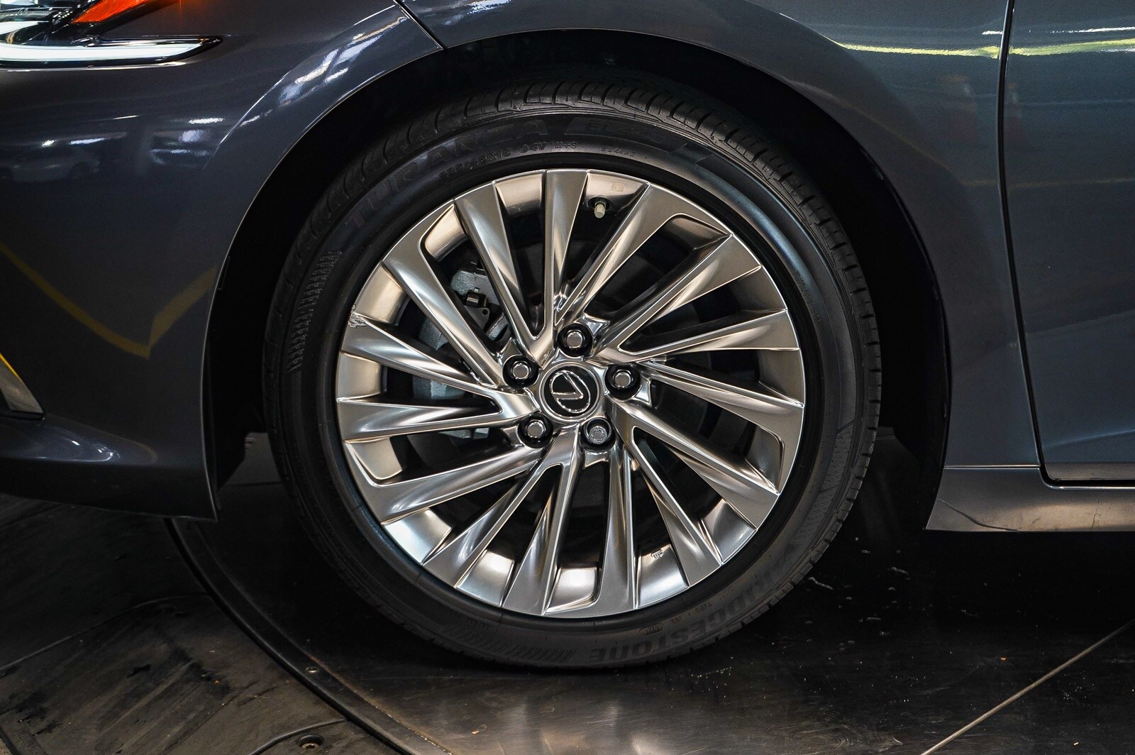 Thumbnail: 2022 Lexus ES - 9
