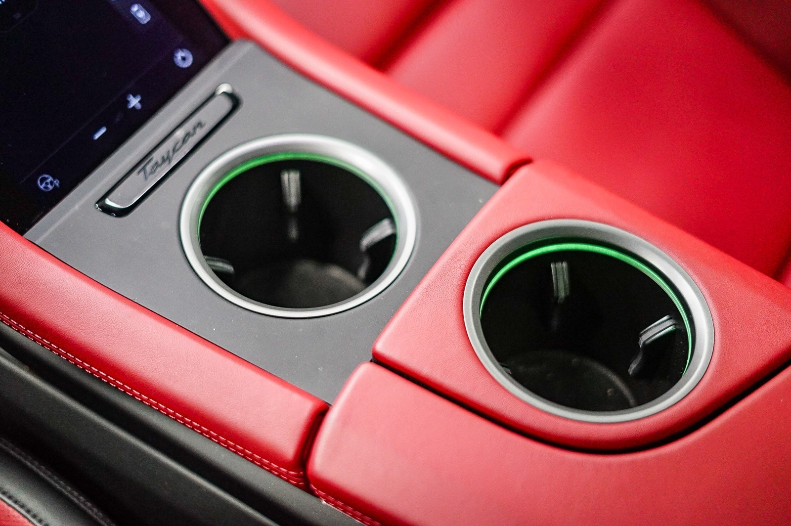 Thumbnail: 2025 Porsche Taycan - 24