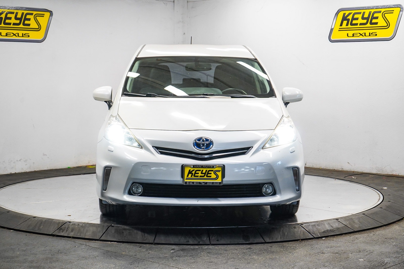 Thumbnail: 2013 Toyota Prius v - 6