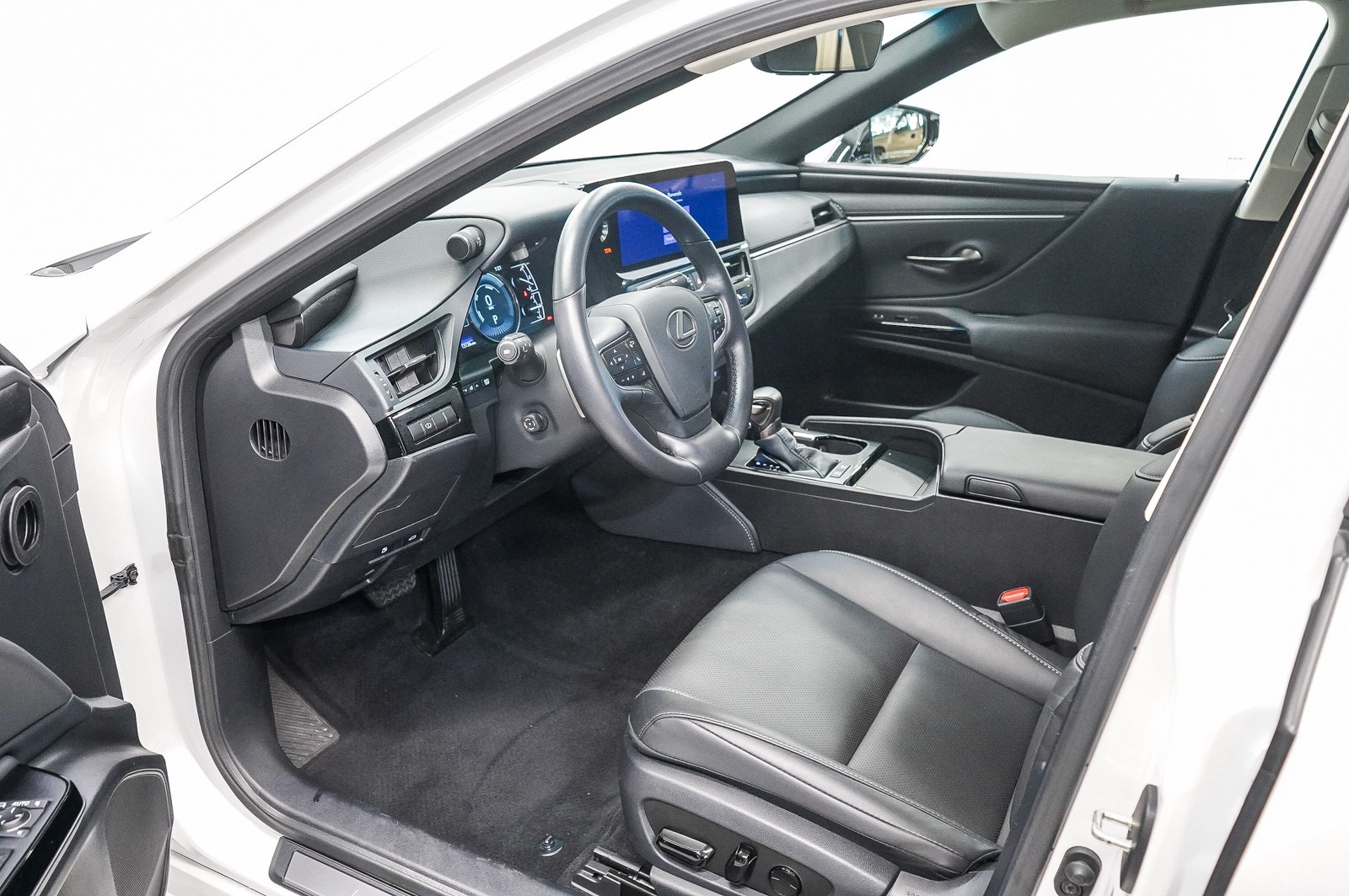 Thumbnail: 2025 Lexus ES - 18