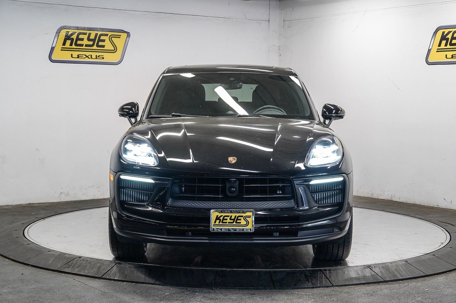 Thumbnail: 2023 Porsche Macan - 5