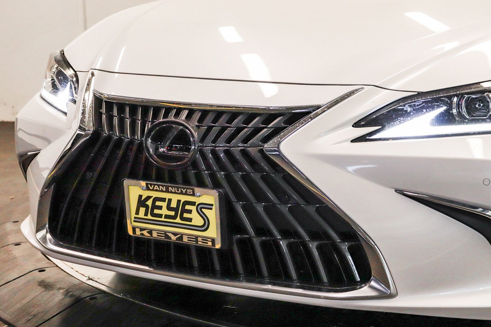 Thumbnail: 2025 Lexus ES - 7