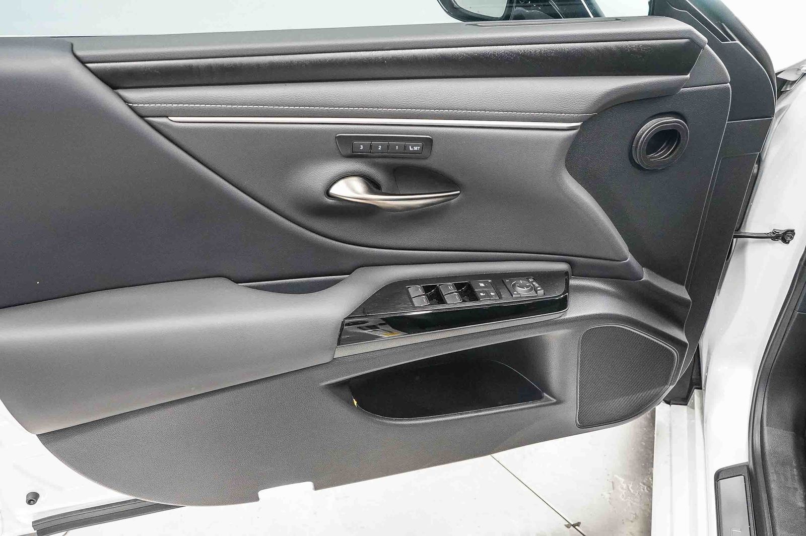 Thumbnail: 2025 Lexus ES - 22