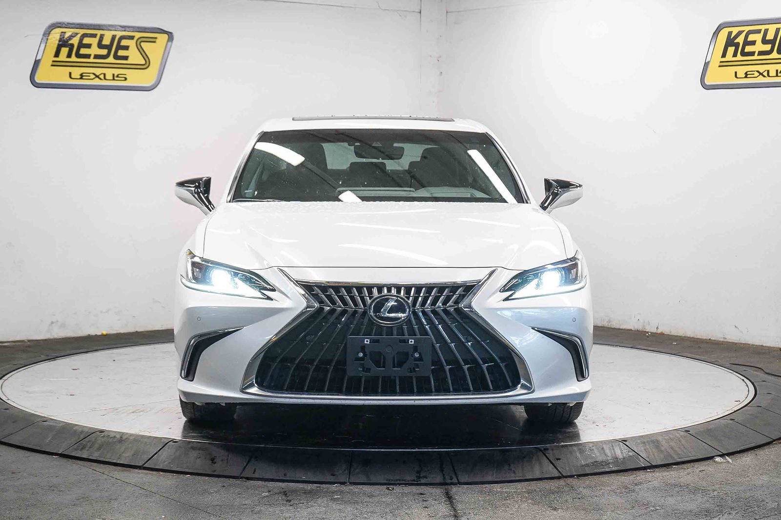 Thumbnail: 2025 Lexus ES - 6