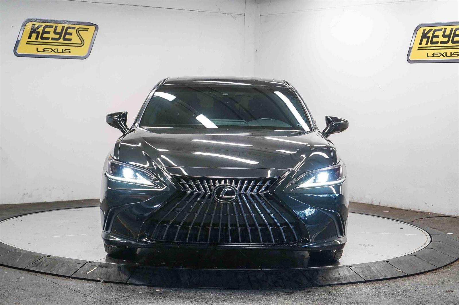 Thumbnail: 2023 Lexus ES - 6