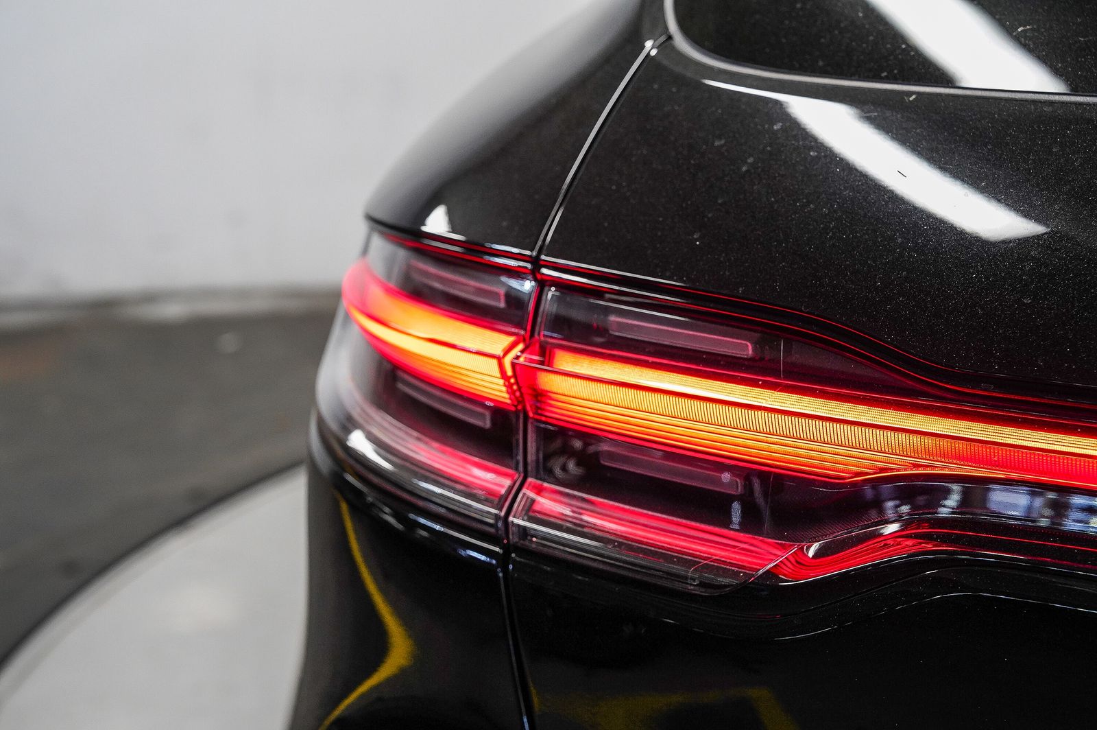 Thumbnail: 2023 Porsche Macan - 10