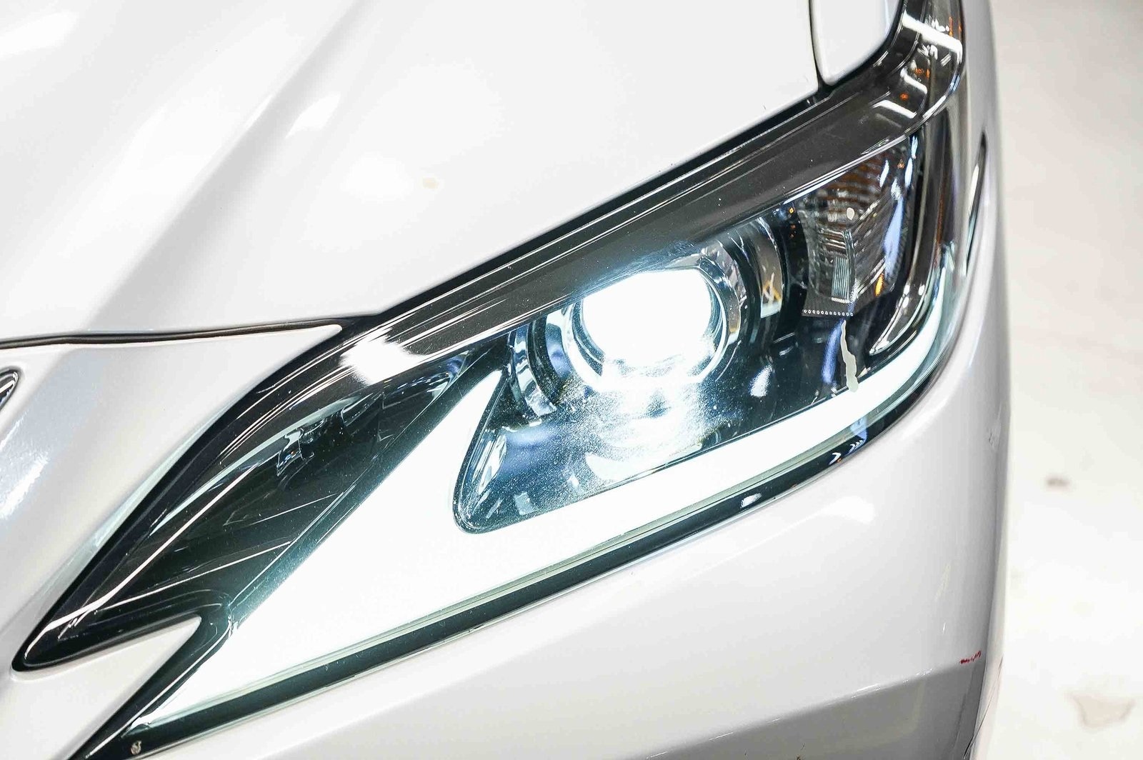 Thumbnail: 2022 Lexus ES - 7