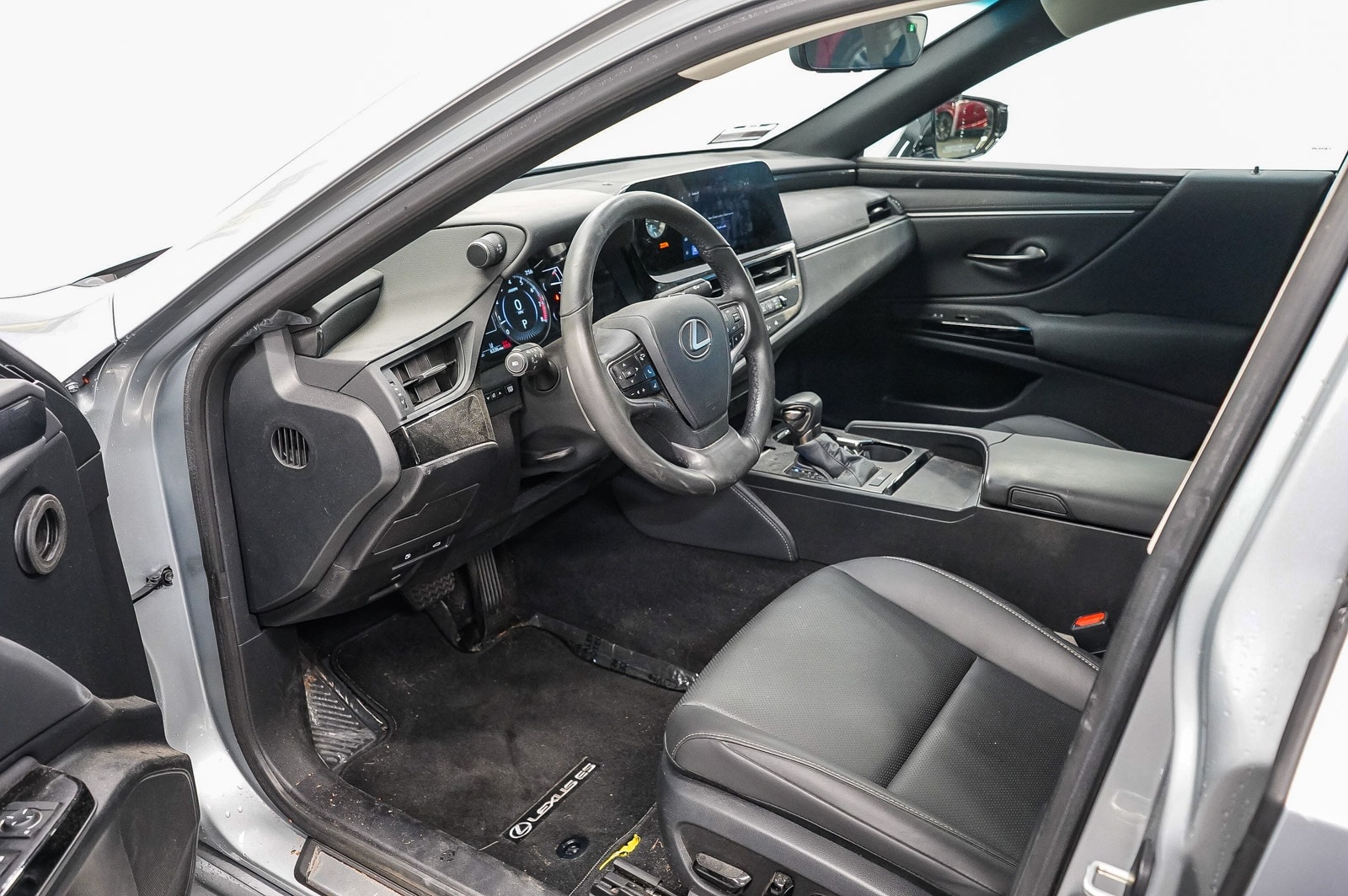 Thumbnail: 2024 Lexus ES - 18