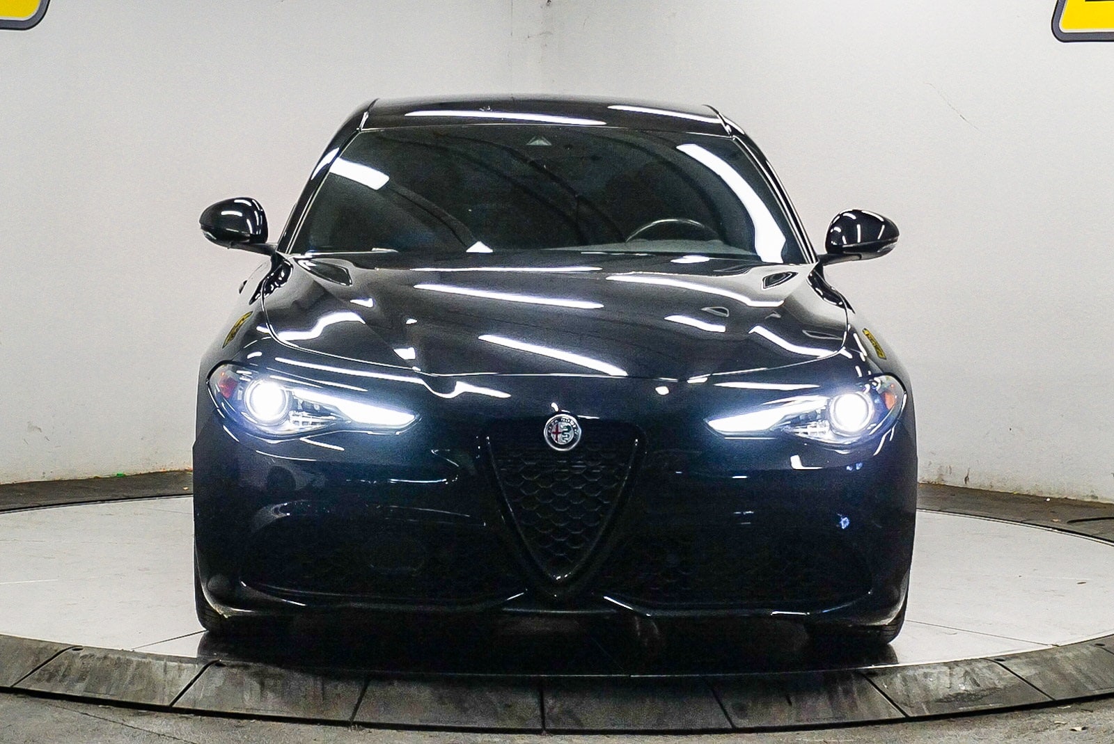 Thumbnail: 2022 Alfa Romeo Giulia - 6