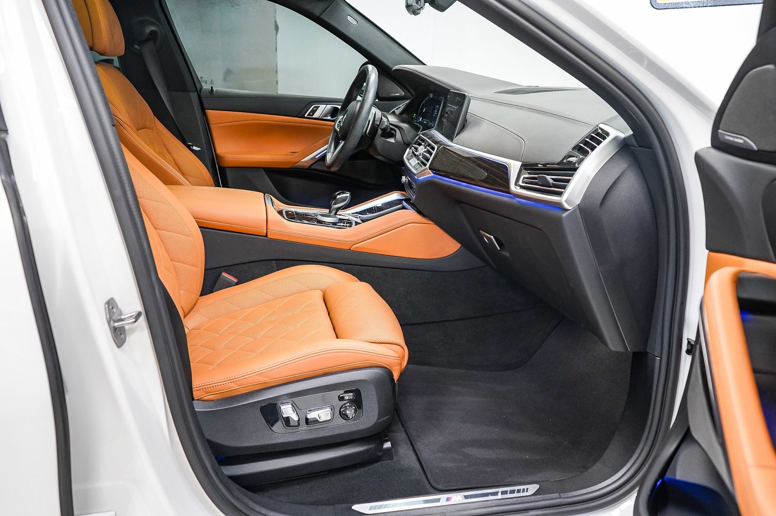 Thumbnail: 2023 BMW X6 - 15