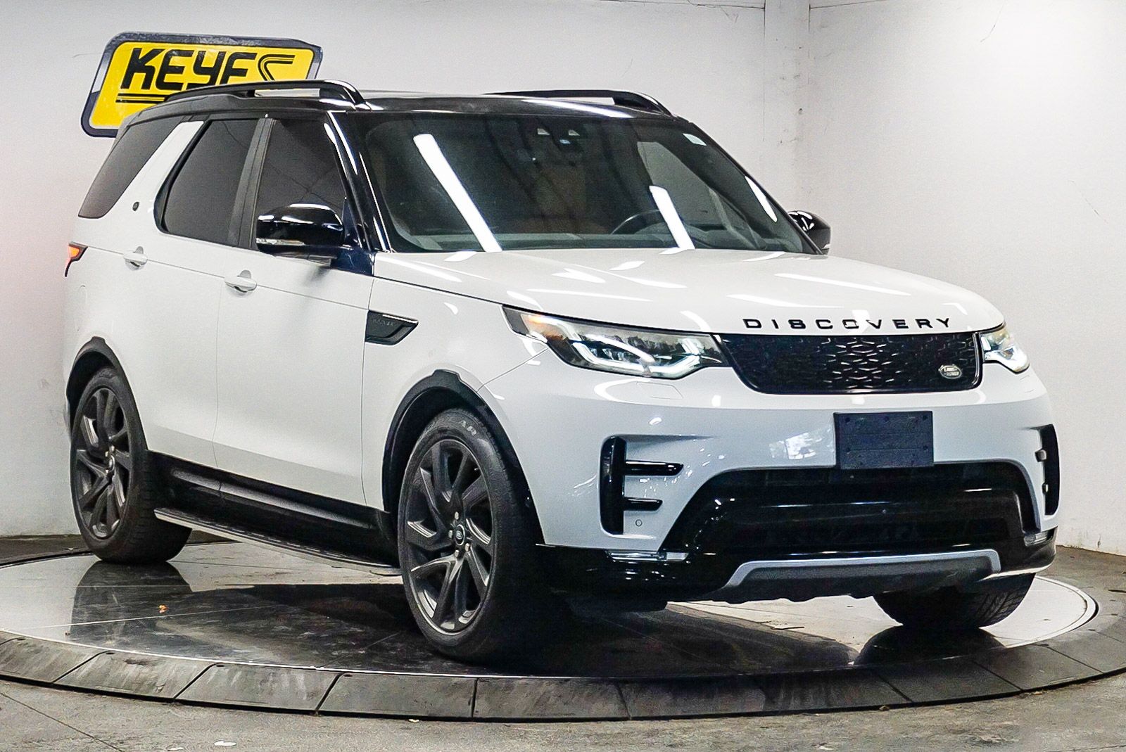 Thumbnail: 2019 Land Rover Discovery - 5