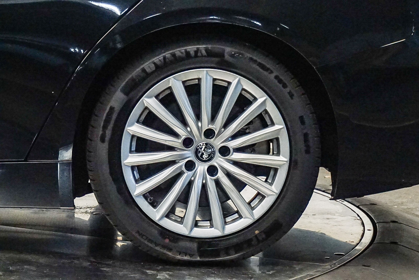 Thumbnail: 2022 Alfa Romeo Giulia - 10