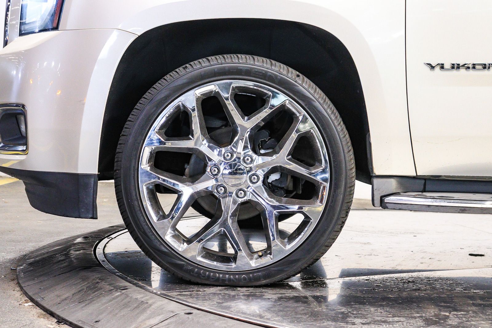 Thumbnail: 2015 GMC Yukon - 9