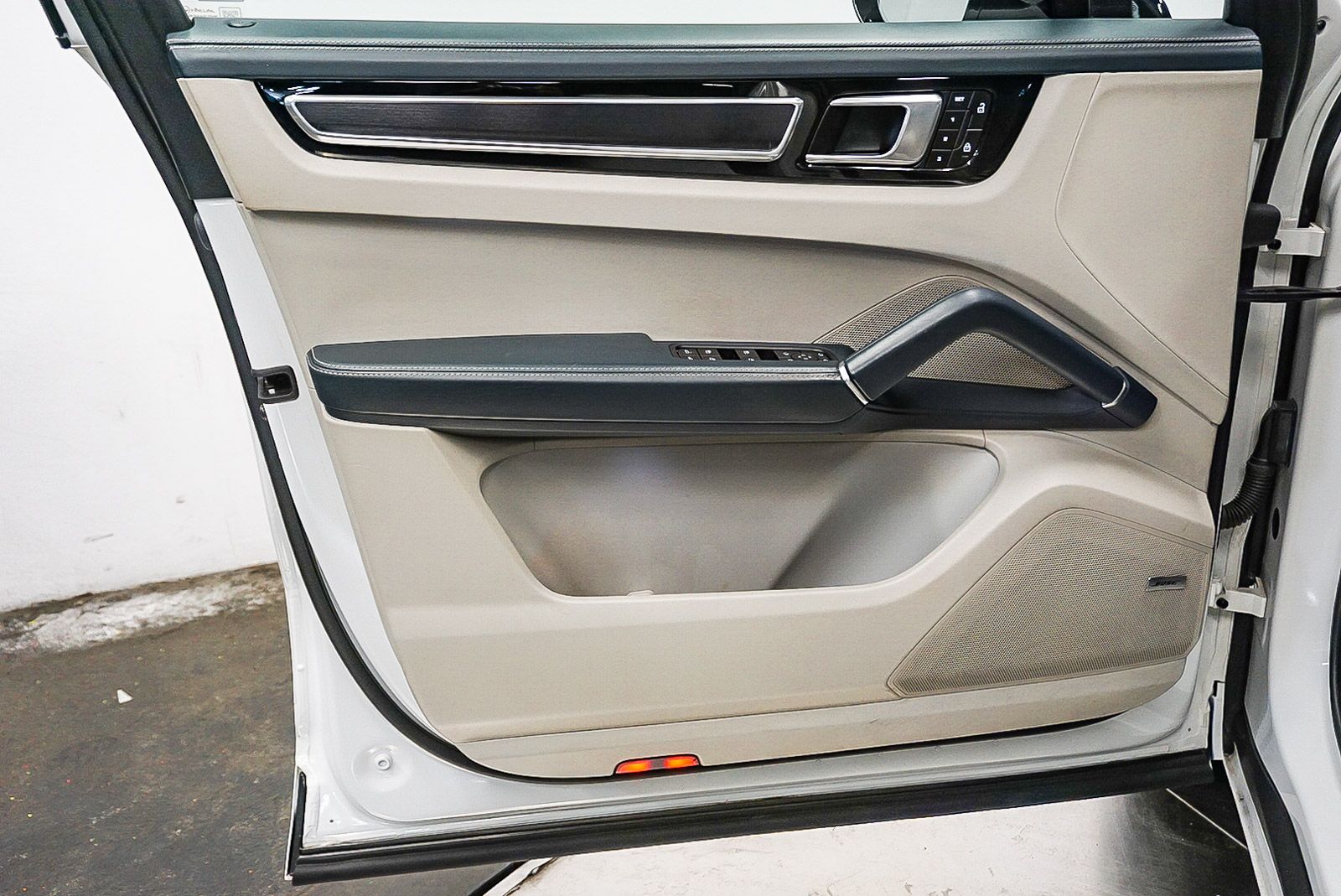 Thumbnail: 2023 Porsche Cayenne - 22