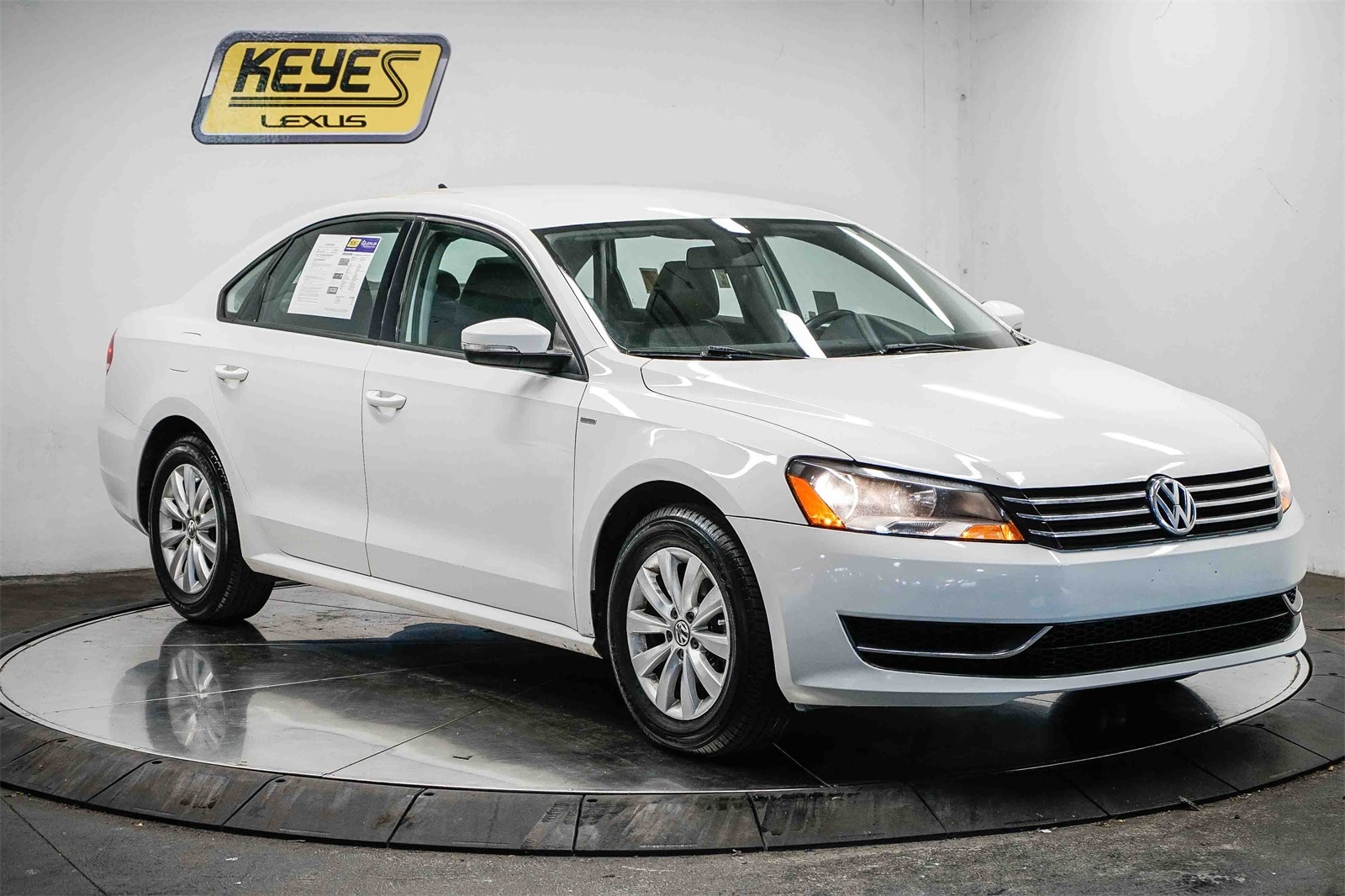 Thumbnail: 2015 Volkswagen Passat - 5