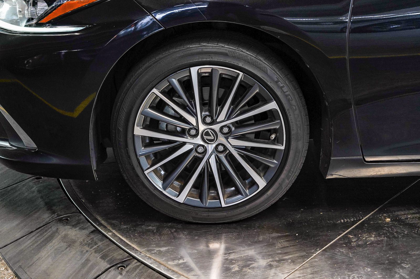 Thumbnail: 2023 Lexus ES - 9