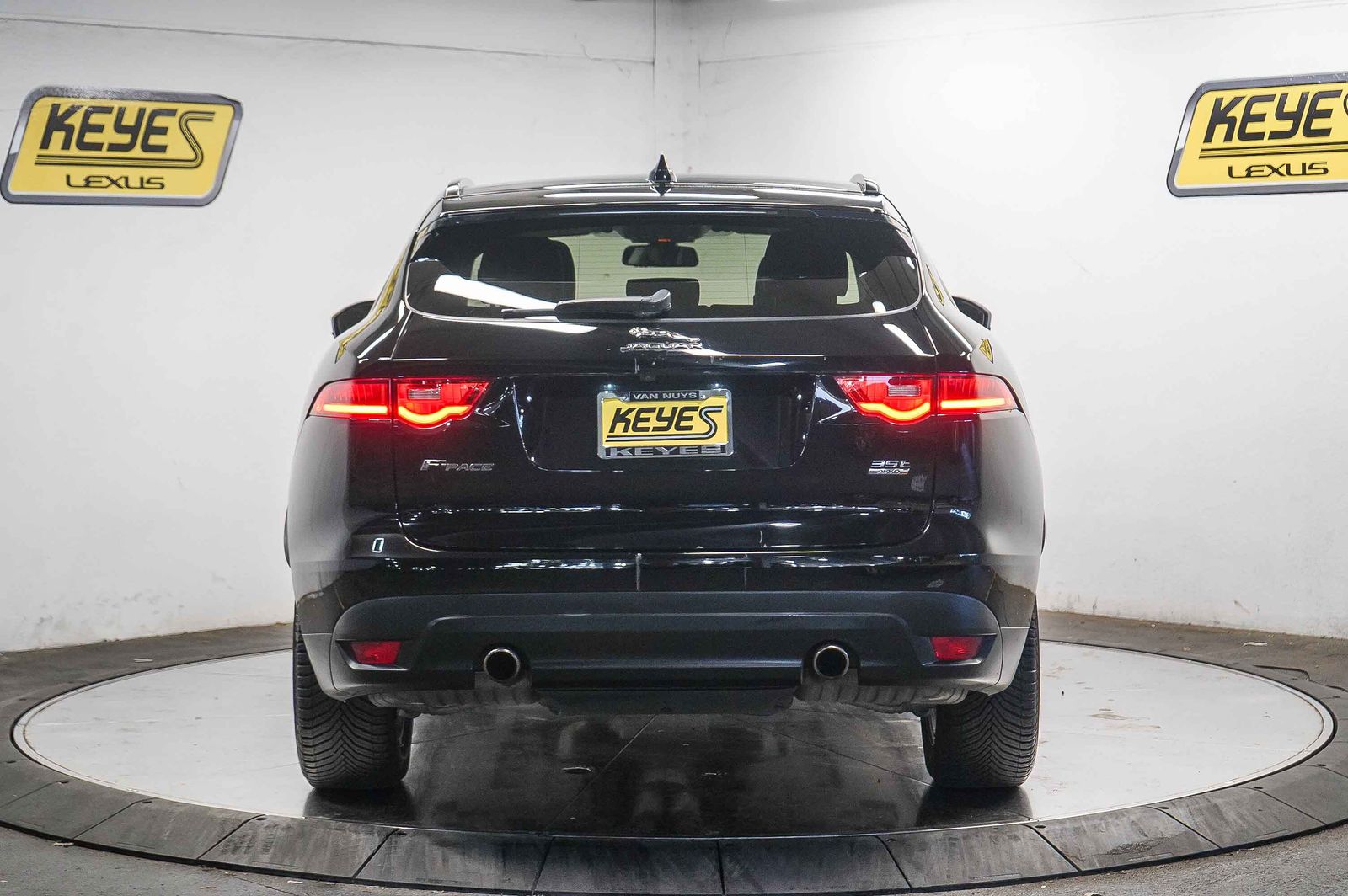 Thumbnail: 2017 Jaguar F-Pace - 3