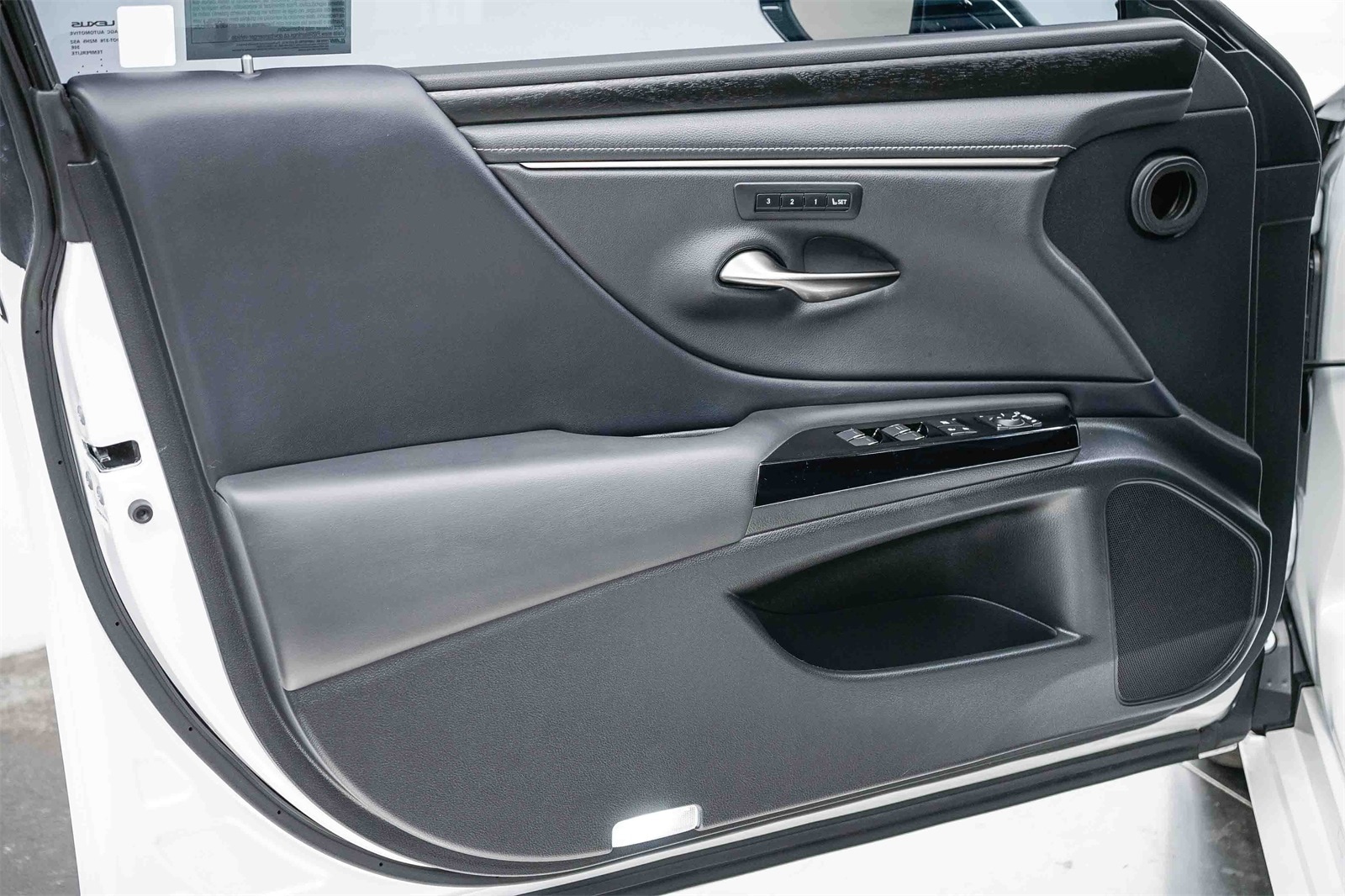 Thumbnail: 2023 Lexus ES - 18