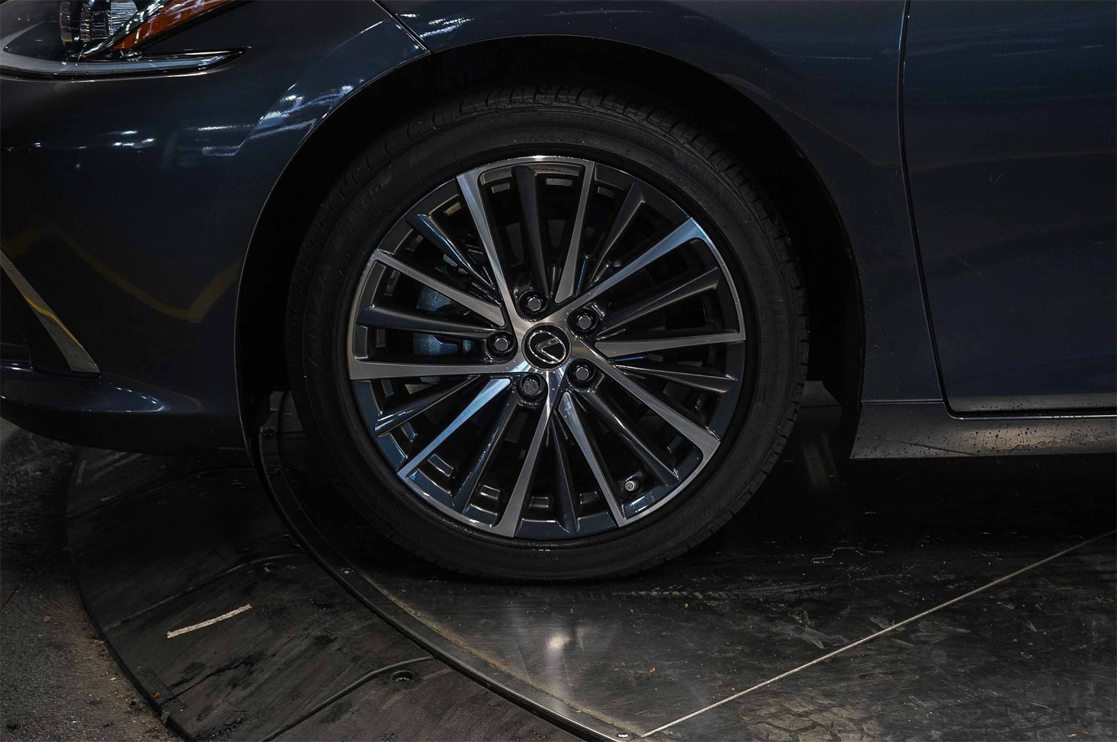 Thumbnail: 2025 Lexus ES - 9