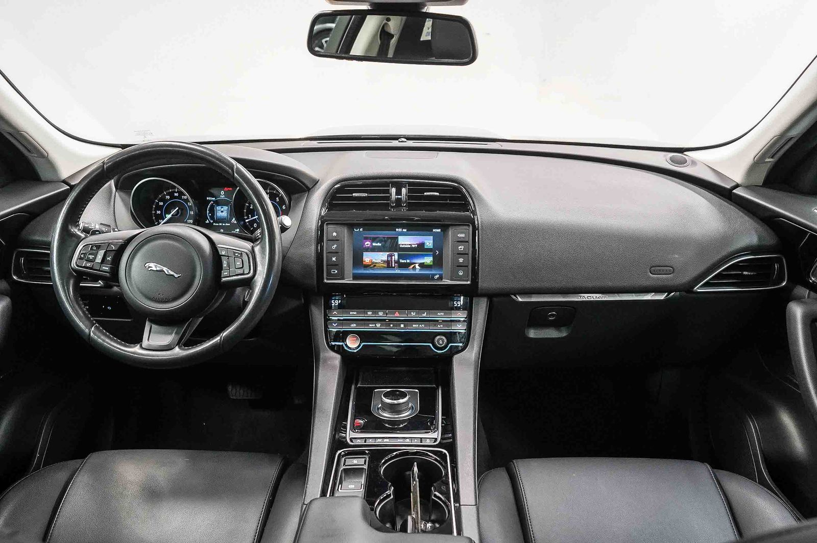 Thumbnail: 2017 Jaguar F-Pace - 12