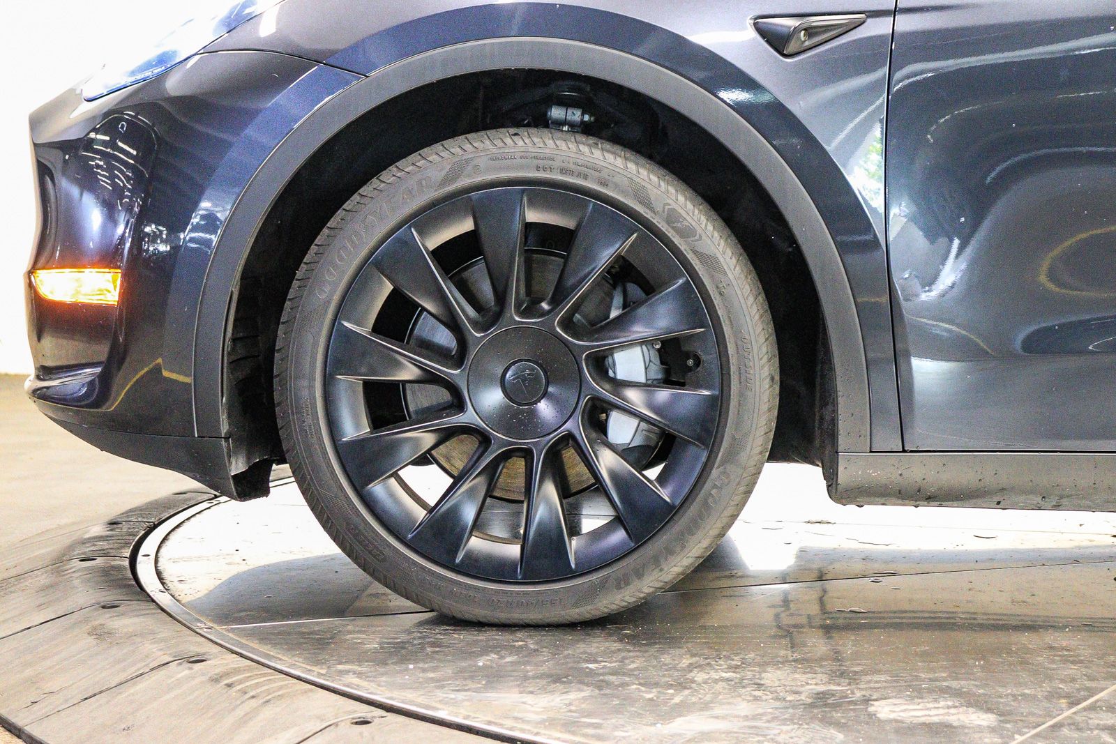 2024 Tesla Model Y Long Range - Photo 9