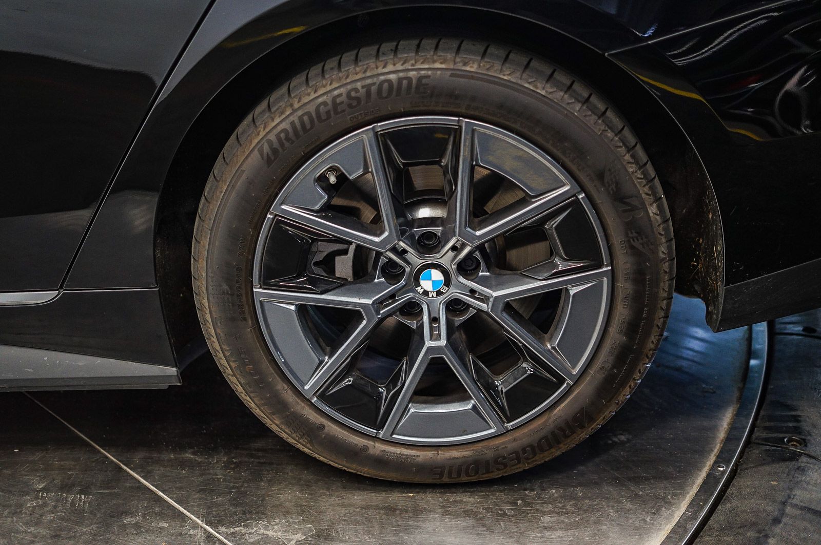 Thumbnail: 2025 BMW i4 - 10