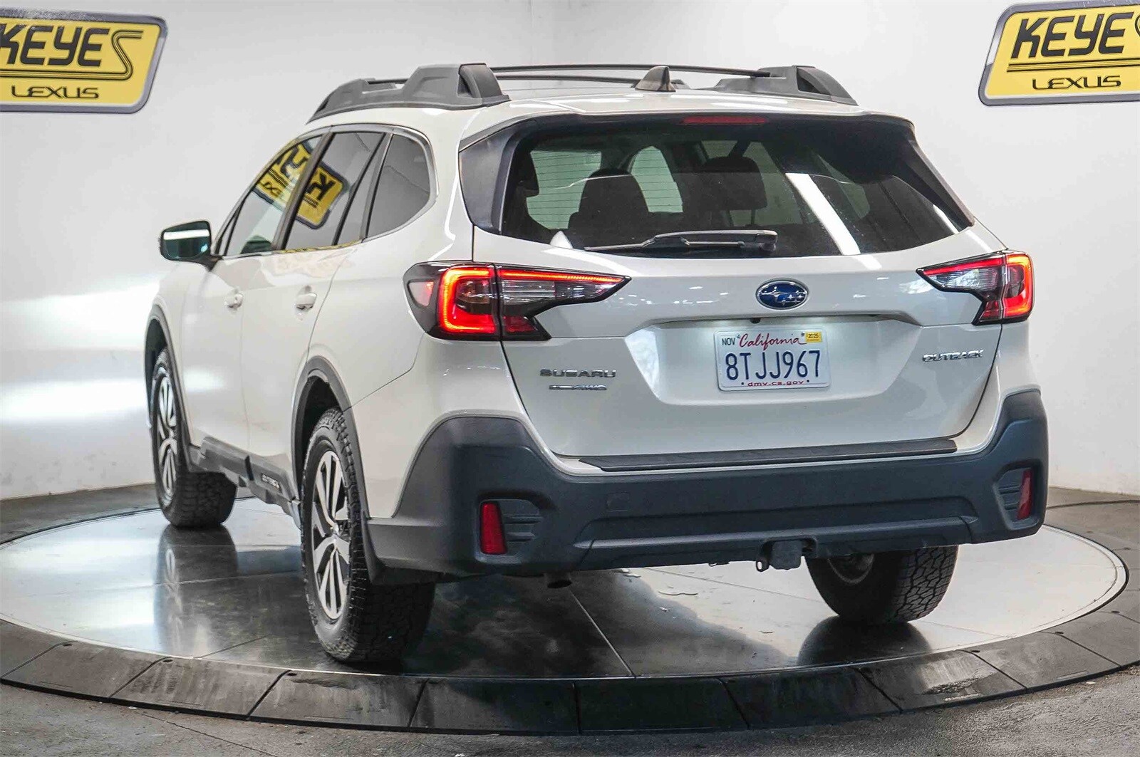 2020 Subaru Outback Premium photo 2