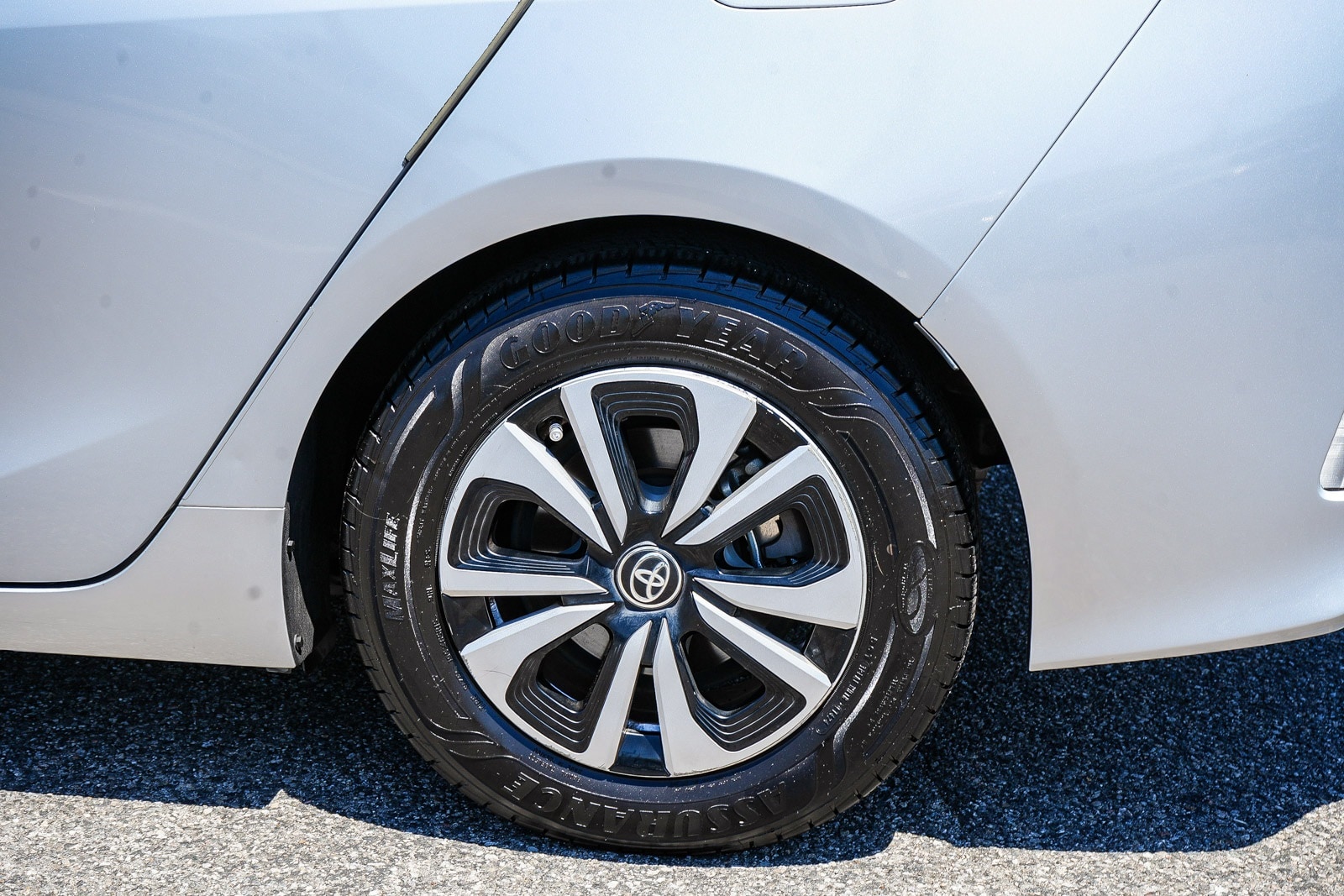 Thumbnail: 2017 Toyota Prius Prime - 14