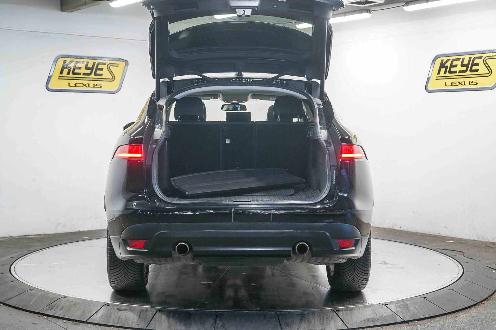 Thumbnail: 2017 Jaguar F-Pace - 27