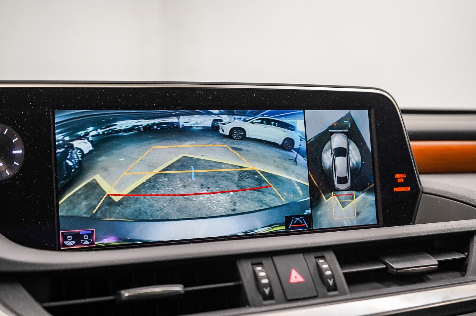 Thumbnail: 2020 Lexus ES - 26