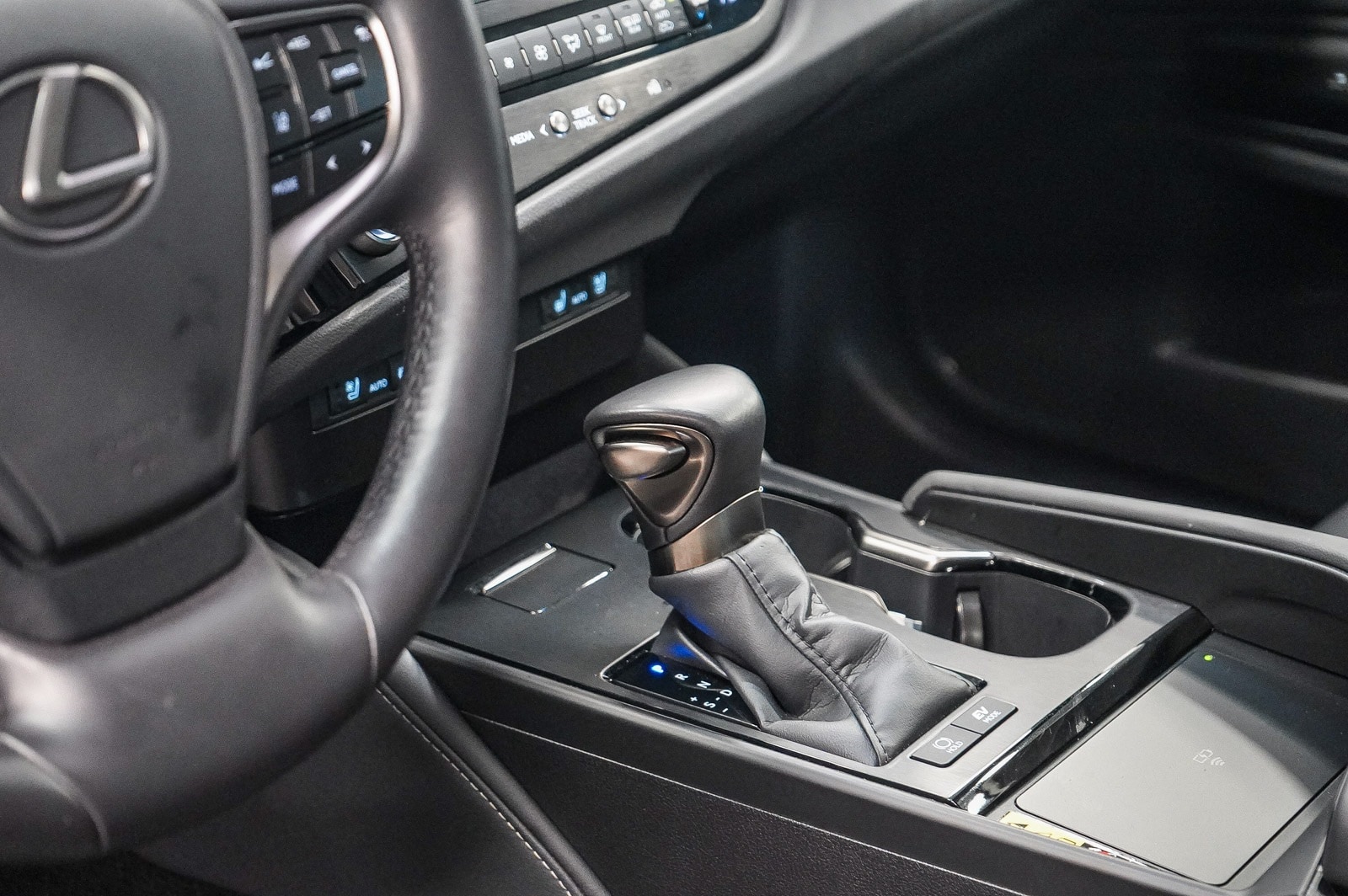 Thumbnail: 2025 Lexus ES - 24