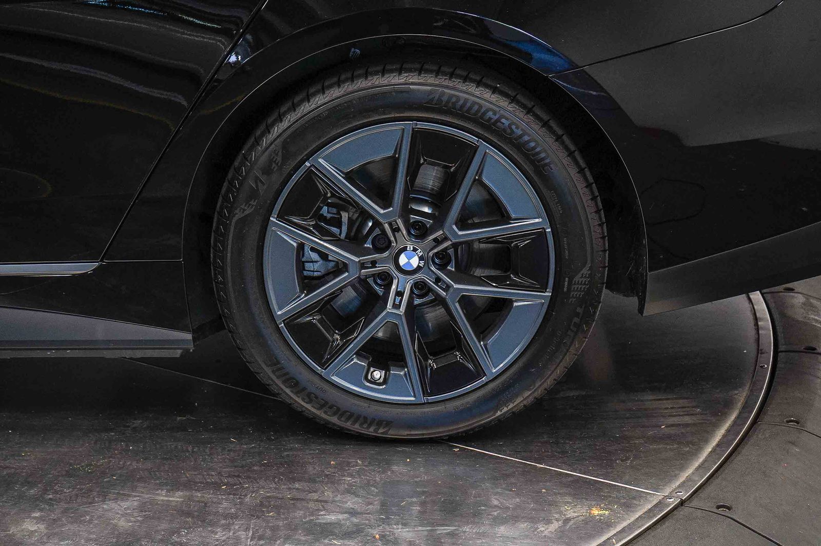 Thumbnail: 2025 BMW i4 - 9