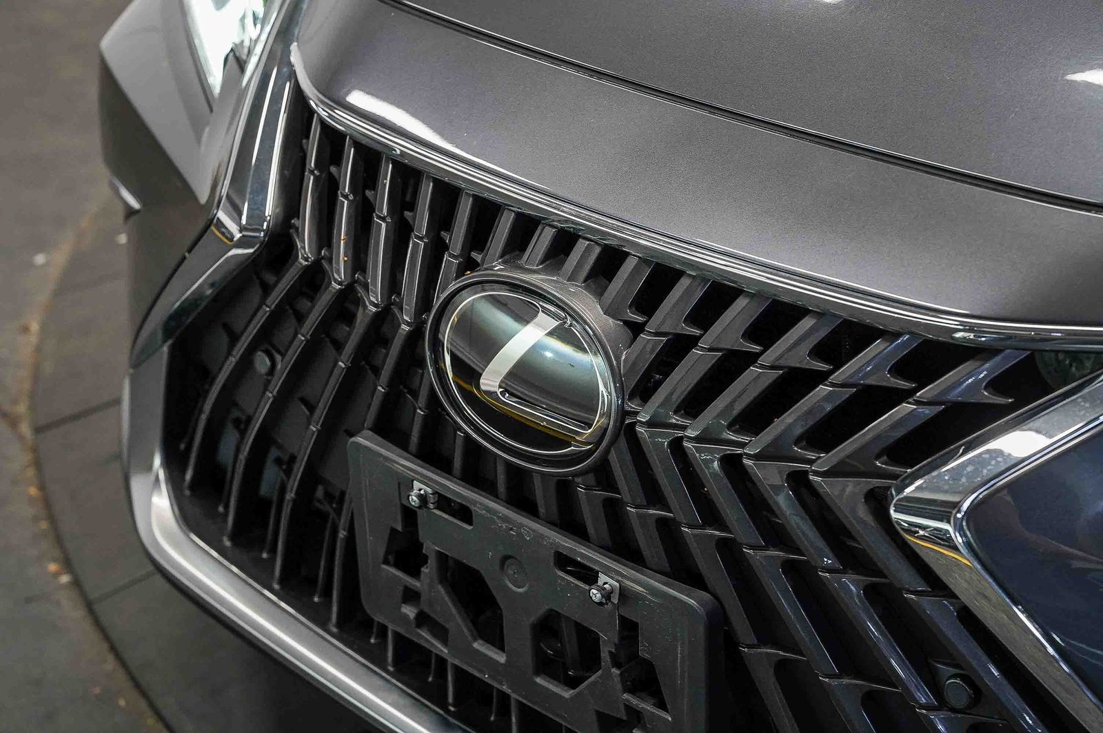 Thumbnail: 2023 Lexus ES - 8