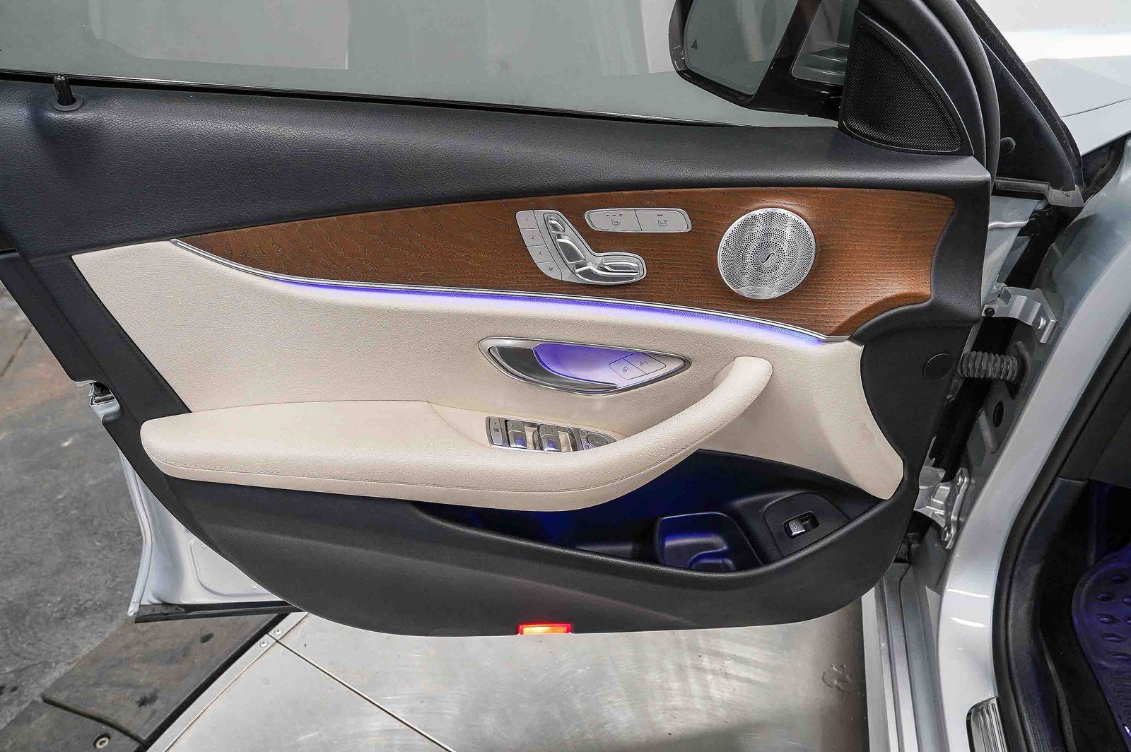 Thumbnail: 2019 Mercedes-Benz E-Class - 22