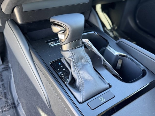 Thumbnail: 2025 Lexus ES - 23