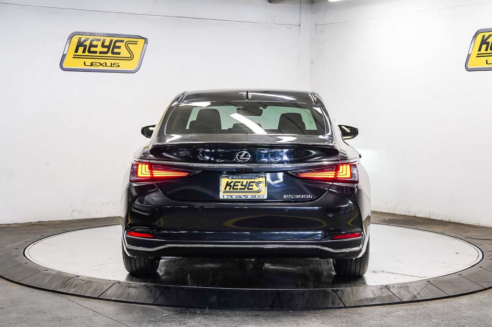 Thumbnail: 2025 Lexus ES - 3