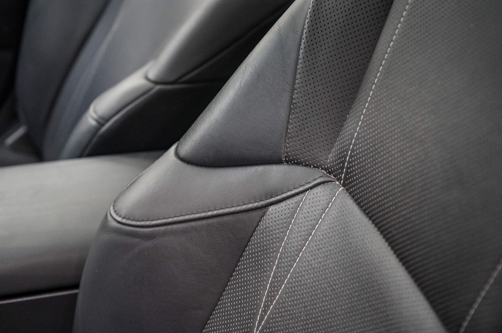 Thumbnail: 2020 Lexus ES - 20