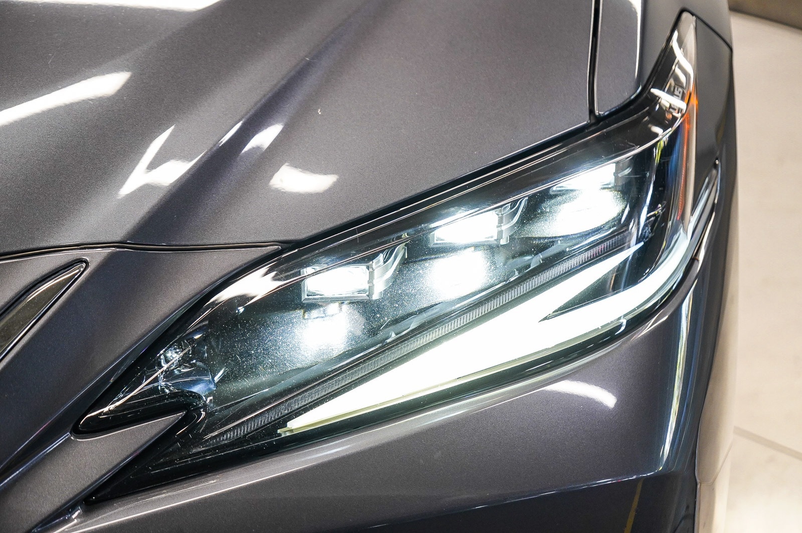 Thumbnail: 2022 Lexus ES - 7