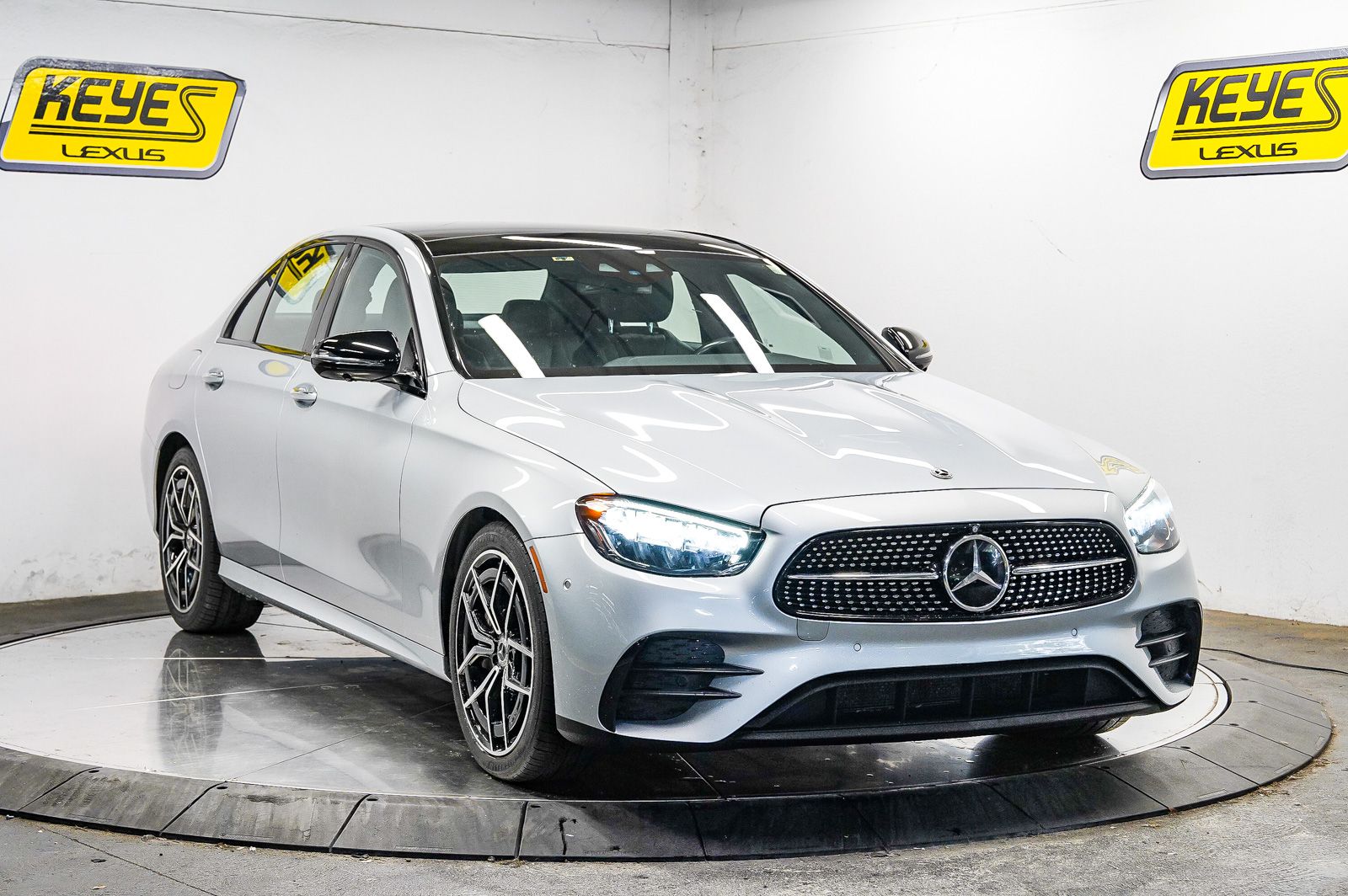 Thumbnail: 2022 Mercedes-Benz E-Class - 4