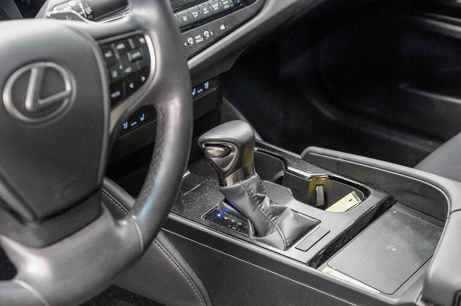 Thumbnail: 2023 Lexus ES - 24