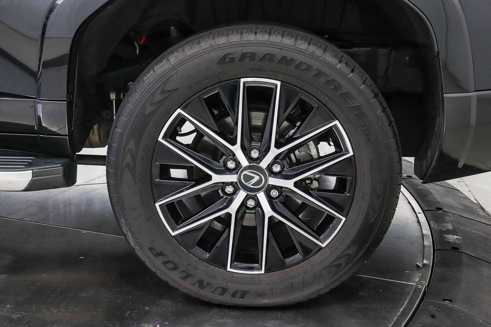 2024 Lexus GX Premium+ - Photo 9