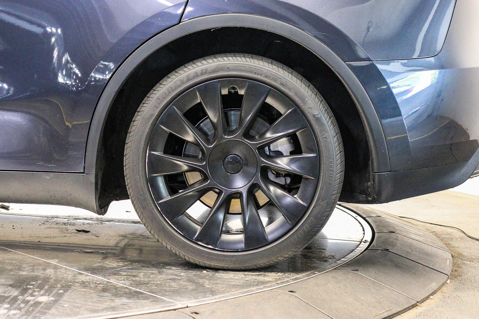 2024 Tesla Model Y Long Range - Photo 10