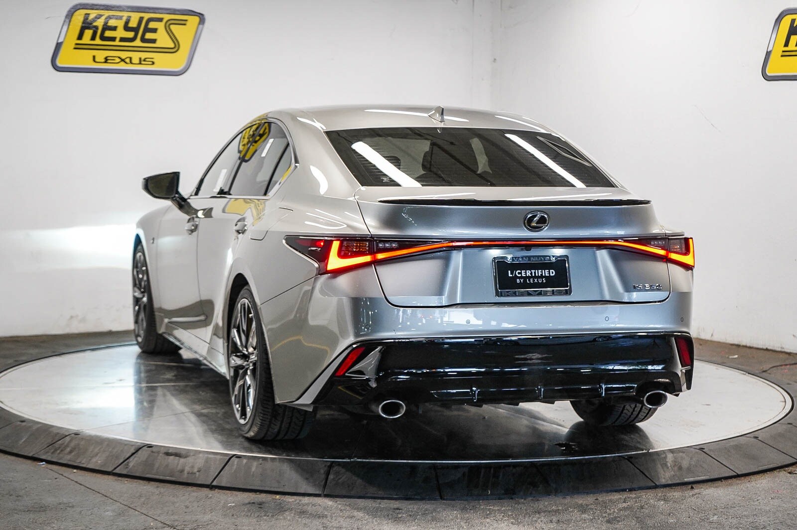 2023 Lexus IS 350 F SPORT photo 2