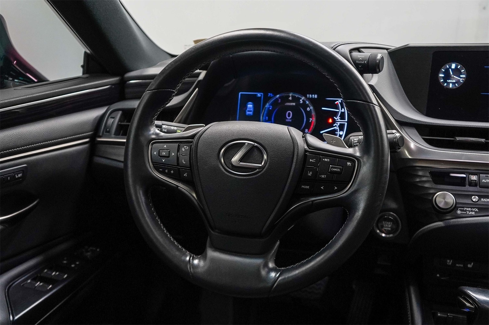 Thumbnail: 2021 Lexus ES - 15