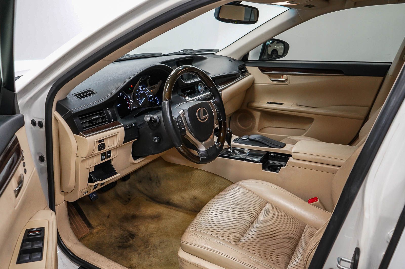 Thumbnail: 2013 Lexus ES - 17