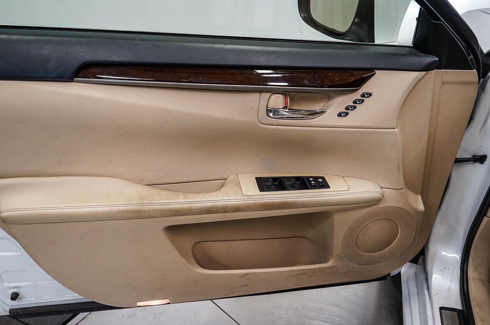 Thumbnail: 2013 Lexus ES - 21