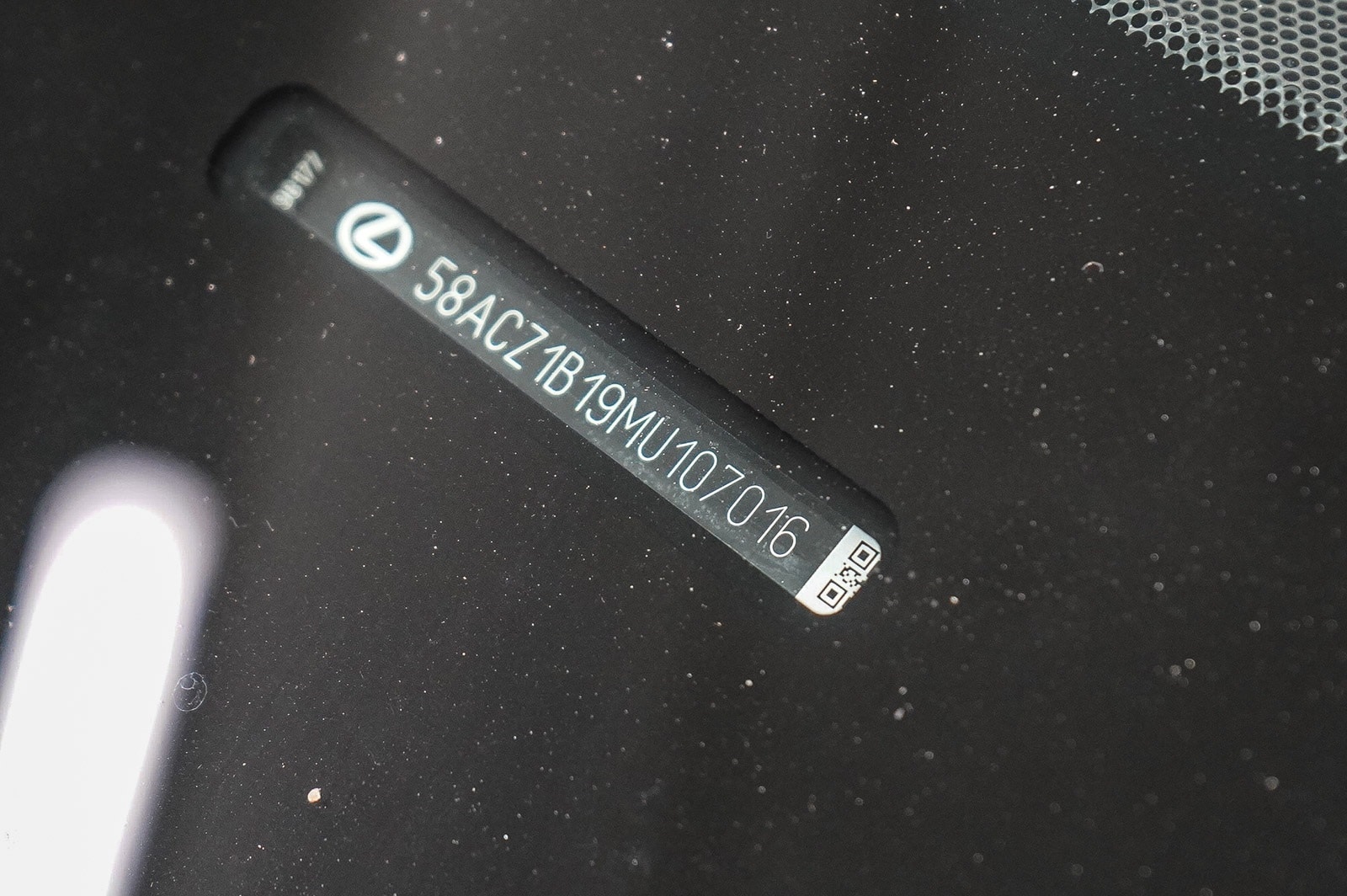 Thumbnail: 2021 Lexus ES - 28