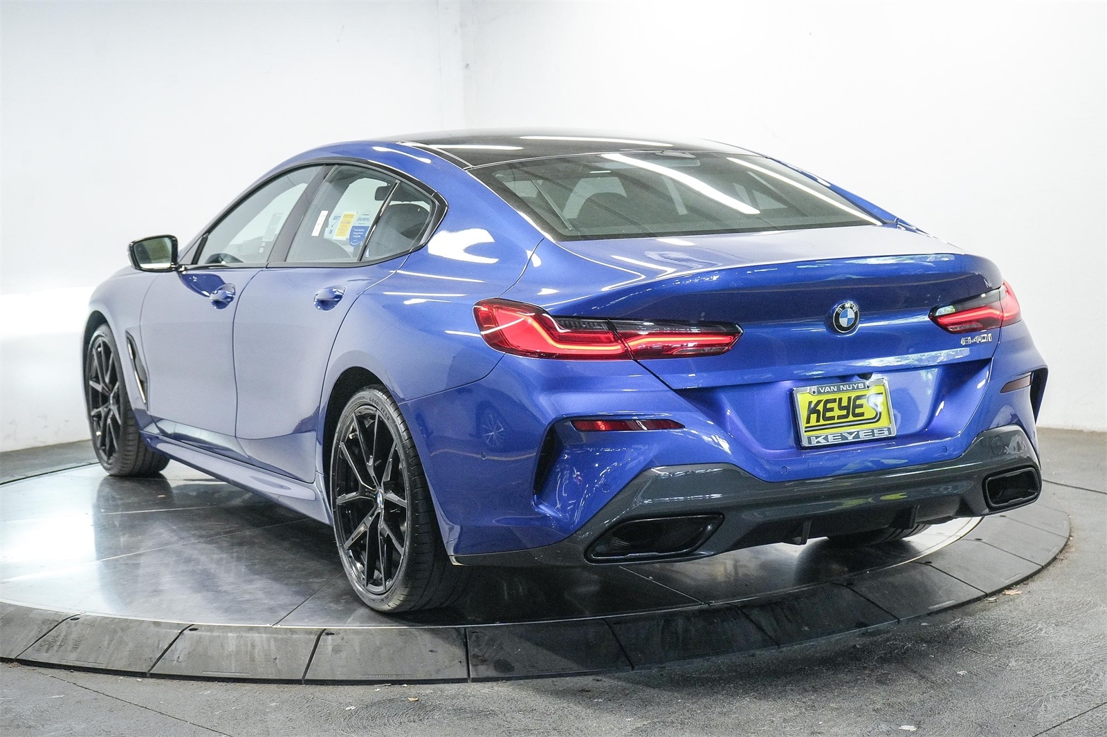 Thumbnail: 2025 BMW 8 Series - 2